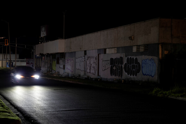 Ураган Эрнесто обрушился на Бермуда, вызвав наводнения и отключения электричества